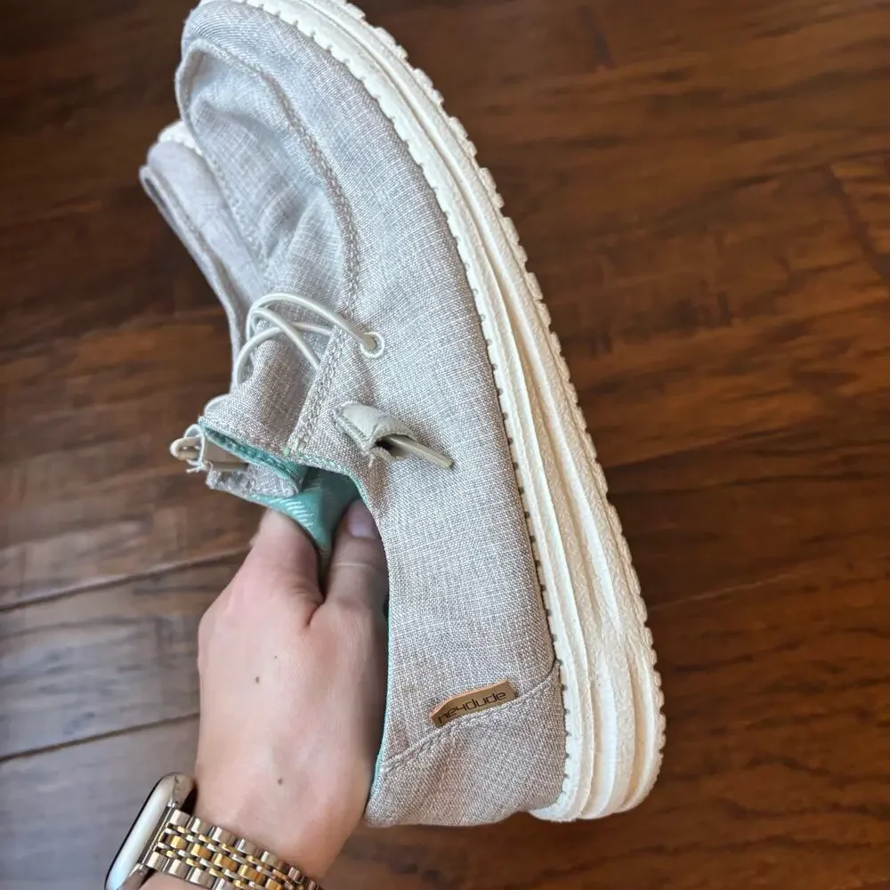 Hey Dude Women’s Wendy Sox Boat Shoes Sz 8 Chambray Beige Slip On